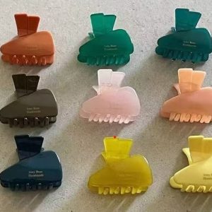 This popular hair clip looks very refreshing at first glance, emitting waves of fairy spirit